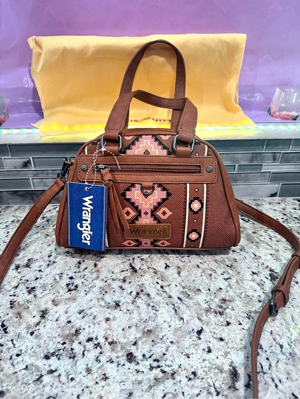 New 🆕 Wrangler brown purse by Montana West, model WG185-5112-ROSEBRN.